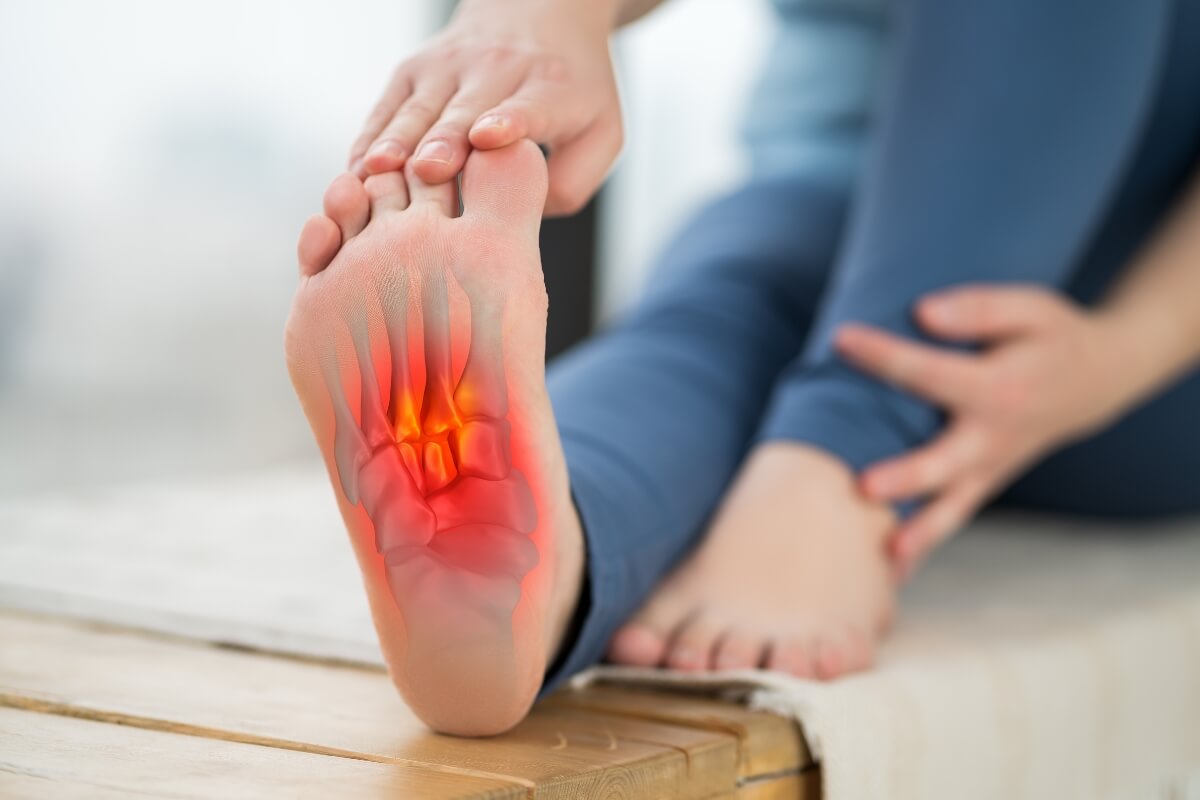 Plantar fasciitis: symptoms, causes, and treatments